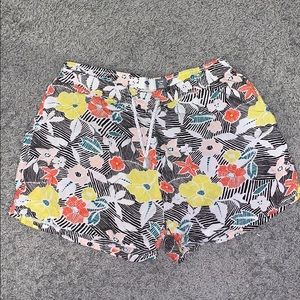 Floral Jegging shorts.